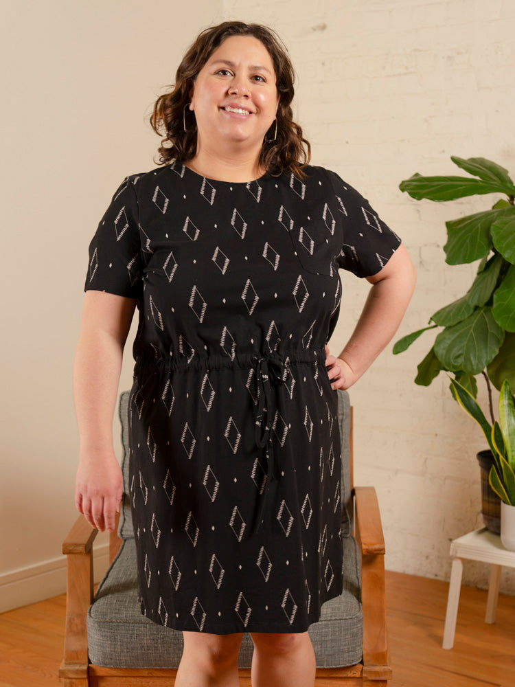 Abby Drawstring Plus Size Dress - Diamond Vine Black - Image 6