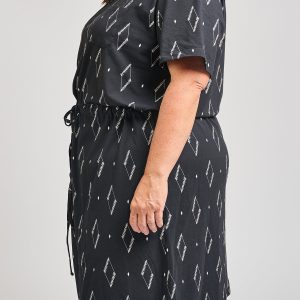 Abby Drawstring Plus Size Dress - Diamond Vine Black - Image 3