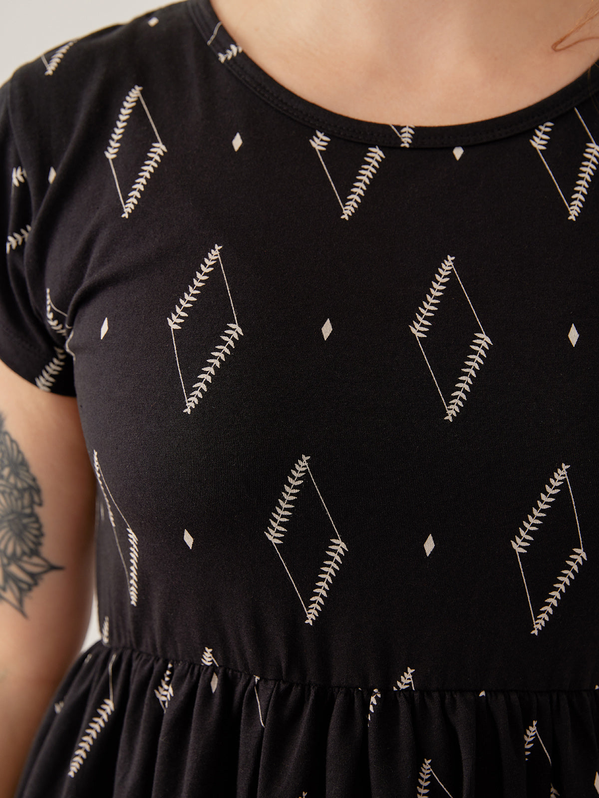 Logan Midi Dress - Diamond Vine Black - Image 2